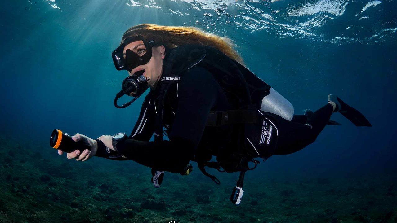 便攜潛水手（shǒu）電筒，水下手電（diàn），OrcaTorch木瓜视频 D910V