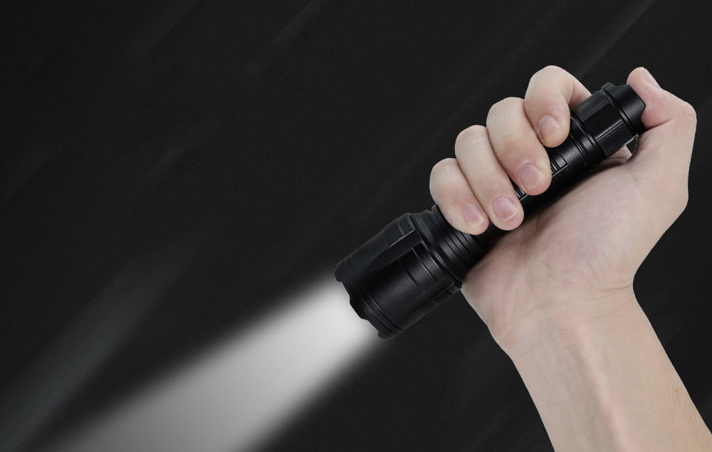 強光手電筒防水性能，潛水手電筒