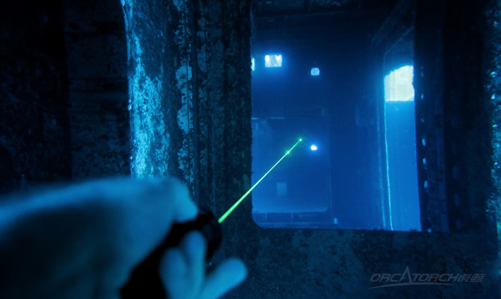 如何（hé）選購一（yī）支手（shǒu）電筒，潛水手電照（zhào）明，水域救援手（shǒu）電筒，手（shǒu）持式照明，水下（xià）照明裝備