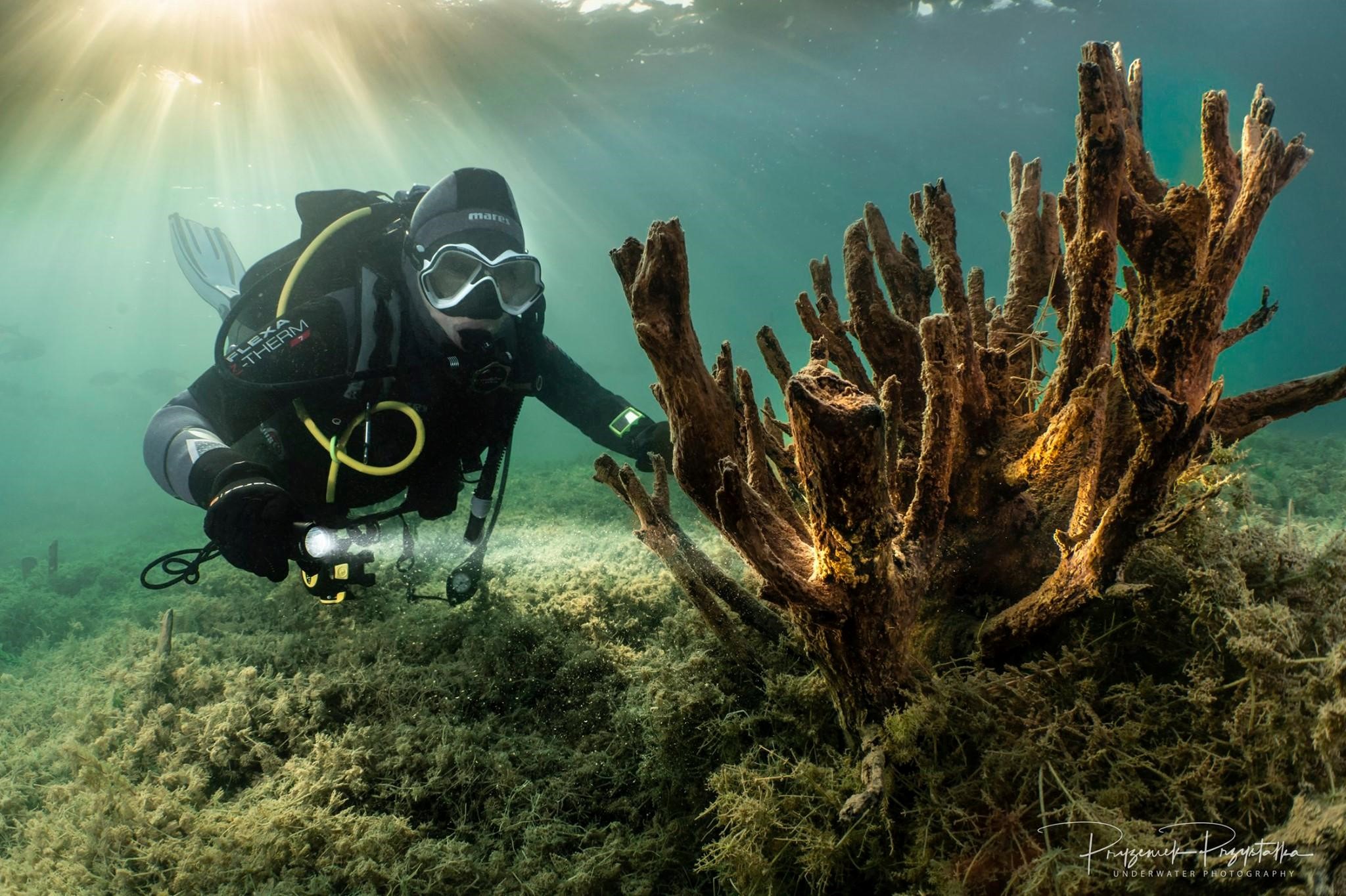 用（yòng）“光”訴說你們的真情——水域救援者