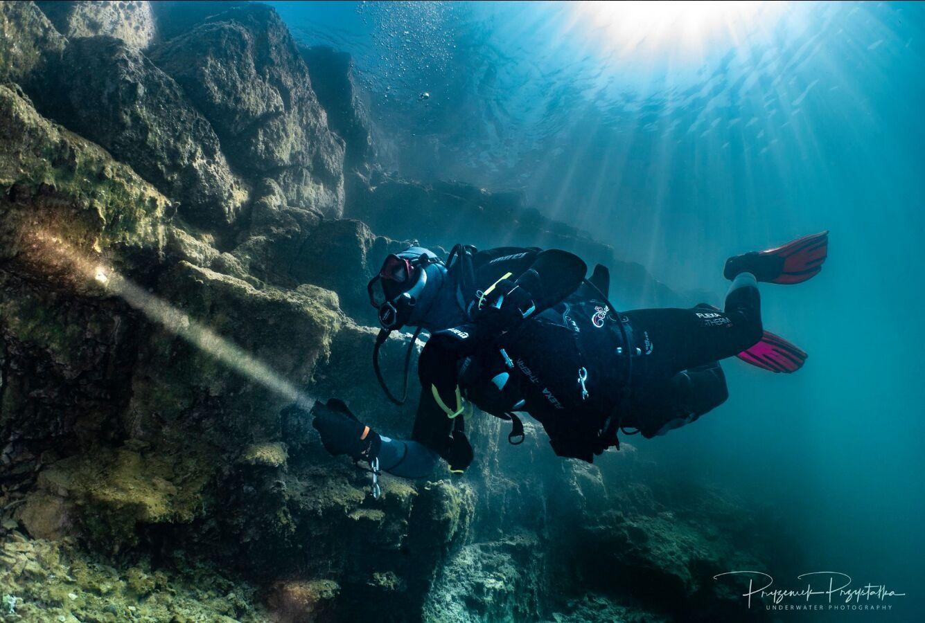 用“光”訴說你們的真情——水域救援者（zhě）