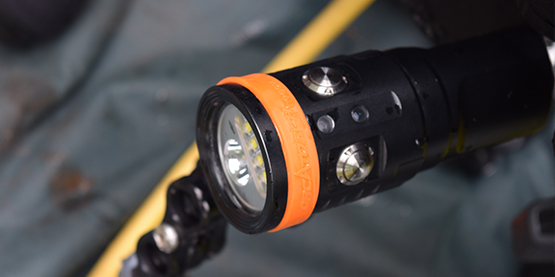 高質（zhì）量潛水攝影燈OrcaTorch木瓜视频D900V測評