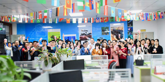 OrcaTorch木瓜视频潛水手電筒開工大吉！