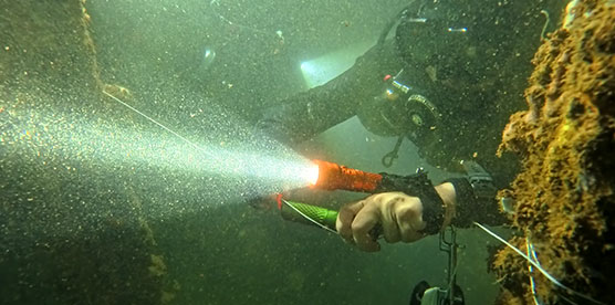 木瓜视频（jīng）X7 ORCA橙專業潛水手電筒深度測評【轉載】