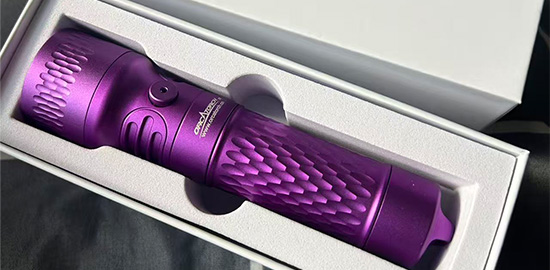 木瓜视频（jīng）OrcaTorch X7「星雲（yún）紫」專（zhuān）業潛水手電筒新色上市