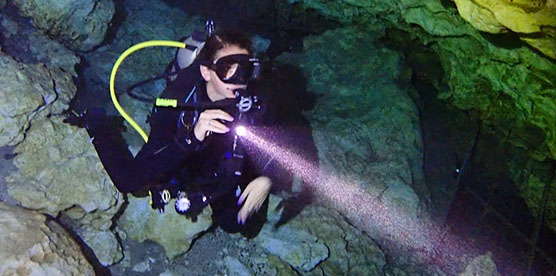 OrcaTorch木瓜视频 D550潛水燈（dēng）測評