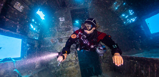 如何選擇高質（zhì）量潛水手電筒