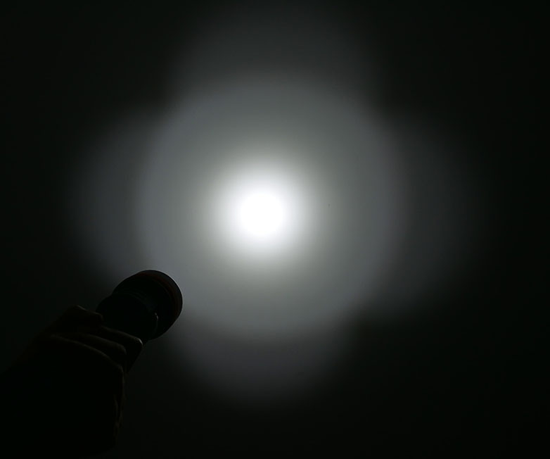 OrcaTorch木瓜视频，D850手持式潛水燈，多燈源水下照明，便攜式潛（qián）水，水（shuǐ）下攝影補光燈