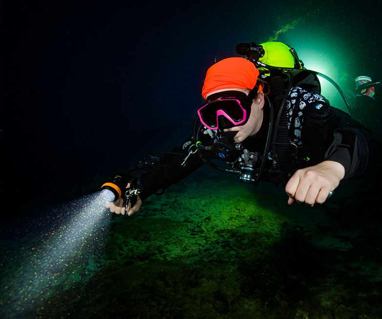 OrcaTorch木瓜视频，D620 V2.0技術（shù）潛水照明，分體式潛水（shuǐ）電筒，水（shuǐ）肺潛水手電筒，洞（dòng）穴潛水手電筒，水下工作照明