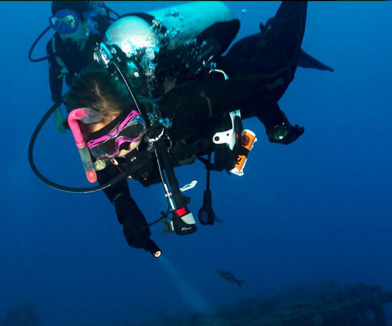 潛水手電筒（tǒng）水下實拍