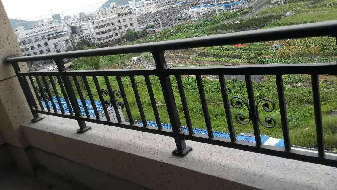 陽台(tái)護欄(lán)的安裝注意事項